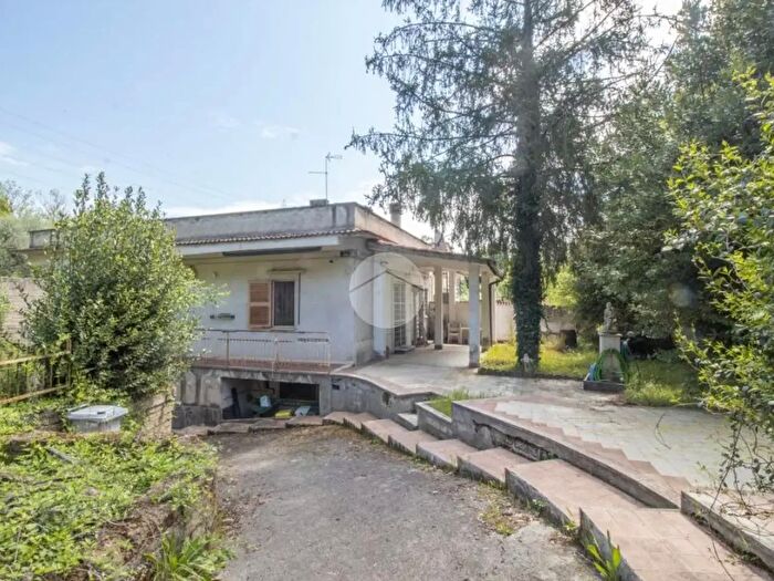 Casa con 5 locali in vendita in Via Maremmana Inferiore, Marcellina