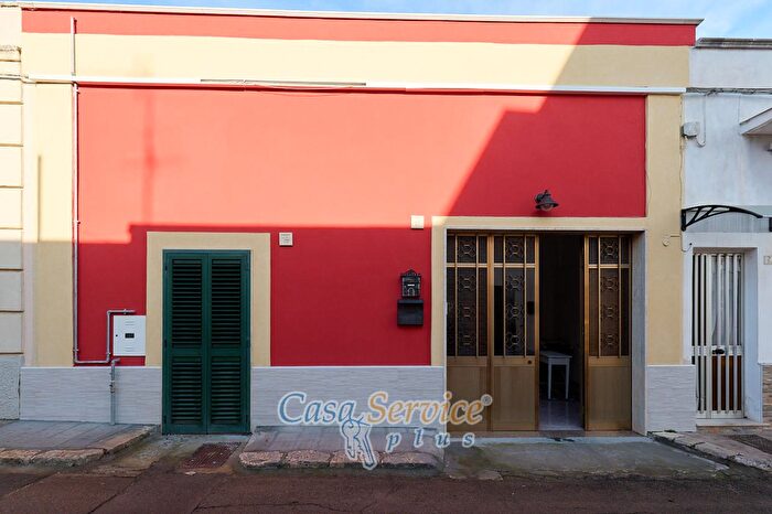 Casa con 5 locali in vendita in Via San Pio X, Collepasso