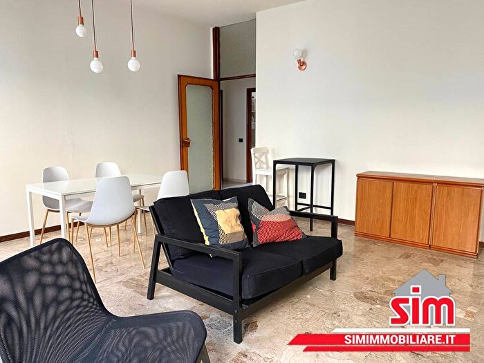 Appartamento trilocale in affitto in Via Mossotti snc, Centro Storico, Novara