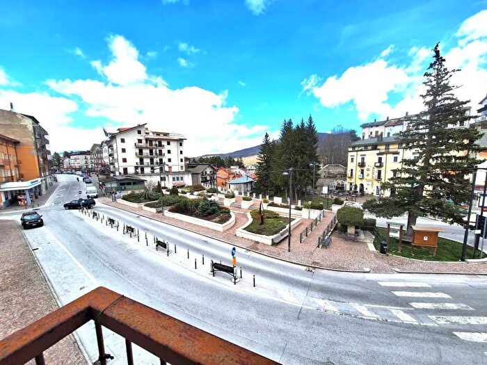 Appartamento con 5 locali in affitto in Piazza Leone SNC, Centro, Roccaraso