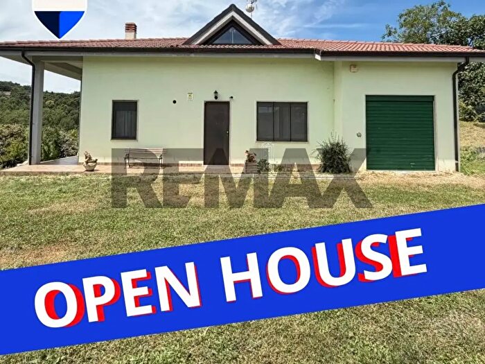 Casa con 8 locali in vendita in Contrada Colle Longo F, Campobasso