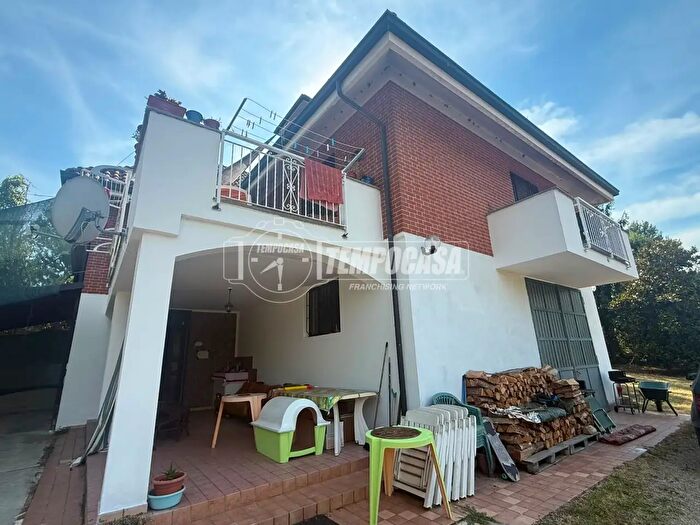 Casa con 9 locali in vendita in Regione Bricco Grosso, Cantarana