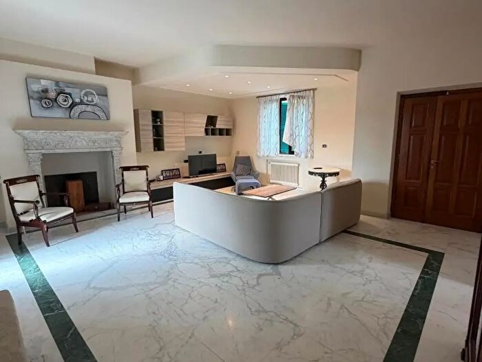 Appartamento con 6 locali in vendita in Sarzana