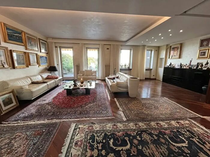 Appartamento con 6 locali in vendita in Corso Andrea Palladio, Vicenza