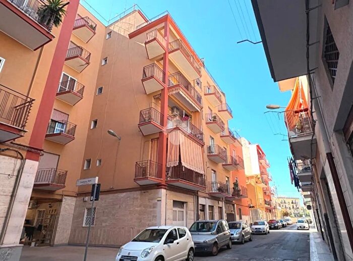 Appartamento trilocale in vendita in Via Bonanno da Barletta, Barletta