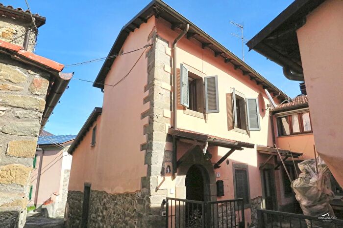 Casa con 5 locali in vendita in Fivizzano