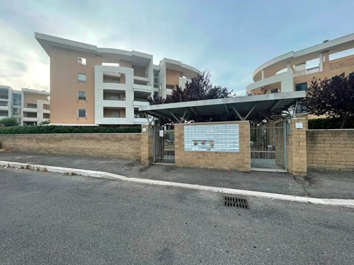 Appartamento quadrilocale in affitto in Via Daniele Badiali, Roma