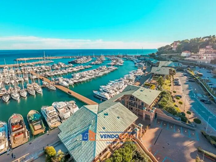 Appartamento trilocale in vendita in Via dei Cordari, Varazze