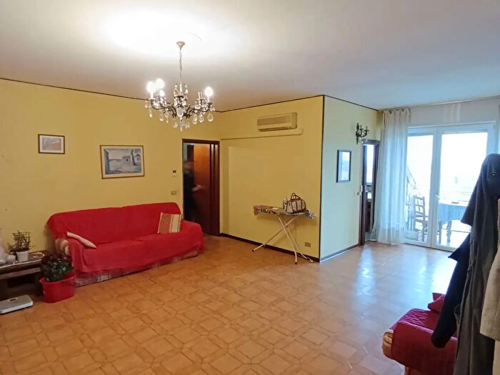 Appartamento con 5 locali in vendita in Via Viterbo, Modena