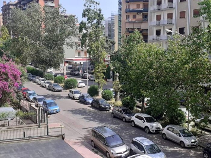 Appartamento con 6 locali in affitto in Viale delle Alpi, De Gasperi Croce Rossa, Palermo