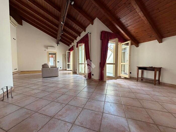 Appartamento quadrilocale in affitto in via IV Novembre, Centro, Campegine