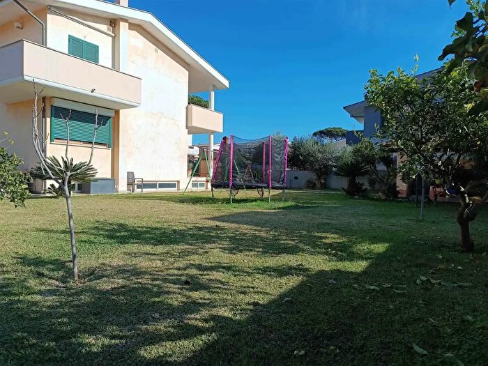 Casa con 9 locali in vendita in Anzio