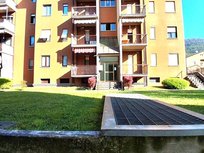 Appartamento trilocale in affitto in Via Giuseppe Verdi, Centro, Nembro