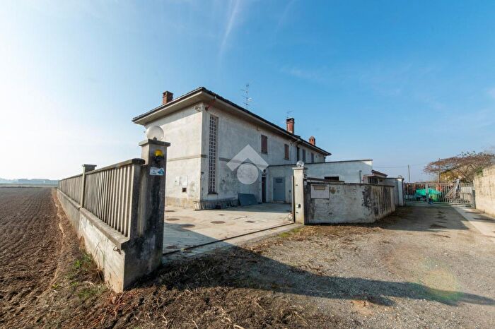 Casa con 6 locali in vendita in Strada Valmacchina, Frassineto Po