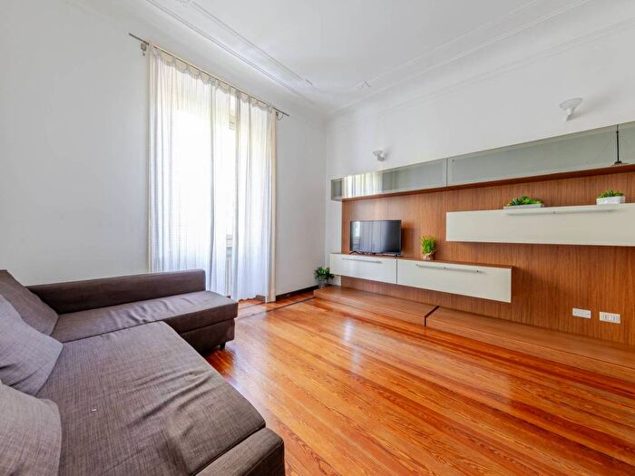 Appartamento trilocale in affitto in Viale Gian Galeazzo, Ticinese, Milano