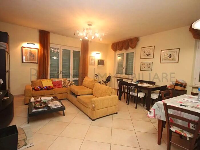 Appartamento con 5 locali in vendita in Via del Puntone, Montignoso