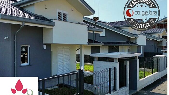 Casa quadrilocale in vendita in Via Monte Bianco Lazzate, Lazzate