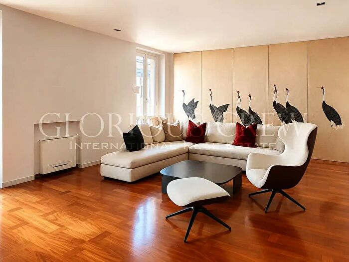 Appartamento con 5 locali in affitto in Via Cerva, Milano