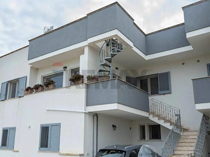 Casa trilocale in vendita in Via Don Antonio Vizzi, Poggiardo