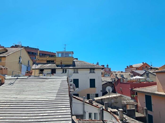 Appartamento quadrilocale in affitto in Vico del Dragone, Molo, Genova