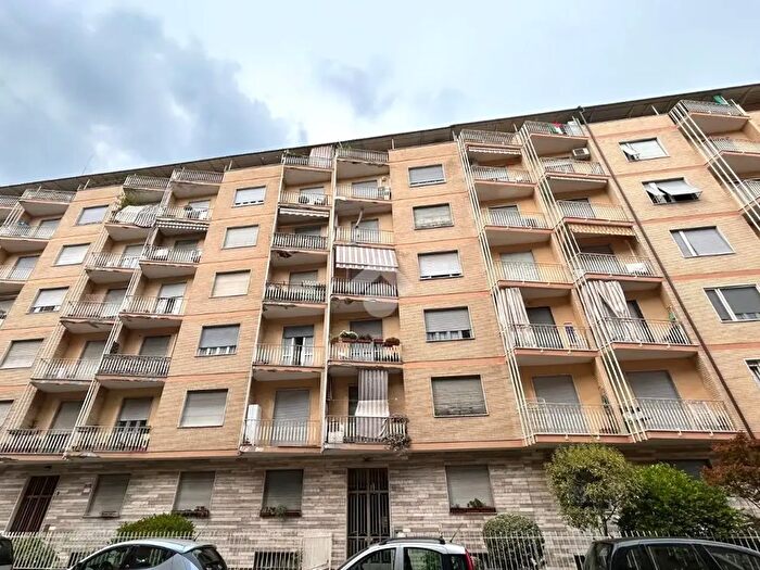 Appartamento trilocale in vendita in Via Edoardo Daneo, Torino