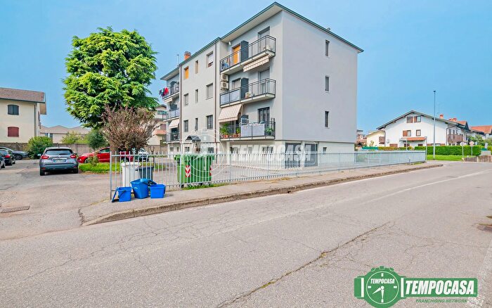 Appartamento trilocale in vendita in Via Colombi Mario, Salerano Sul Lambro