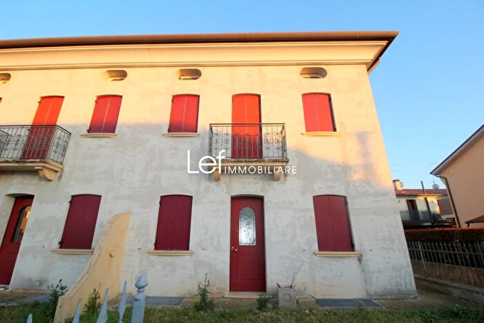 Casa con 5 locali in vendita in Povegliano