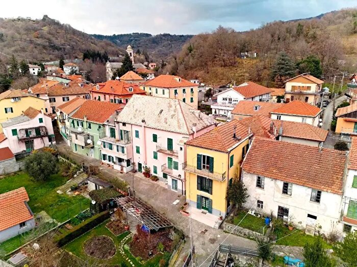Casa con 6 locali in vendita in Stella