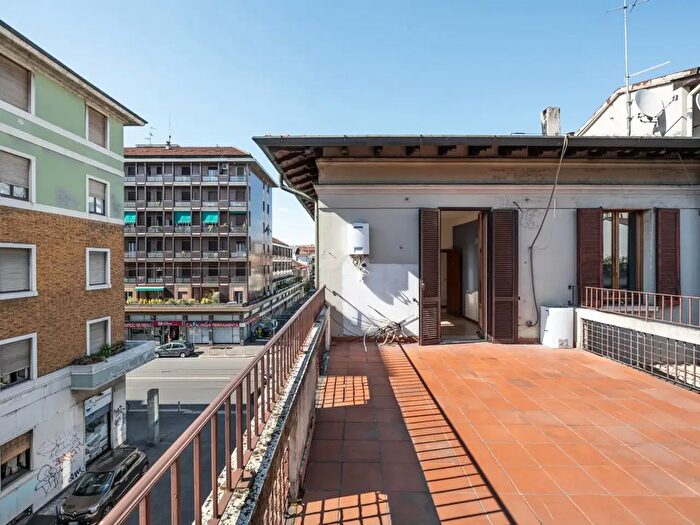 Appartamento con 8 locali in vendita in Via Nicola Antonio Porpora, Milano