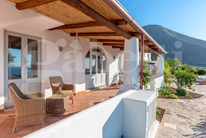 Appartamento bilocale in vendita in Via Tre Pietre, Malfa