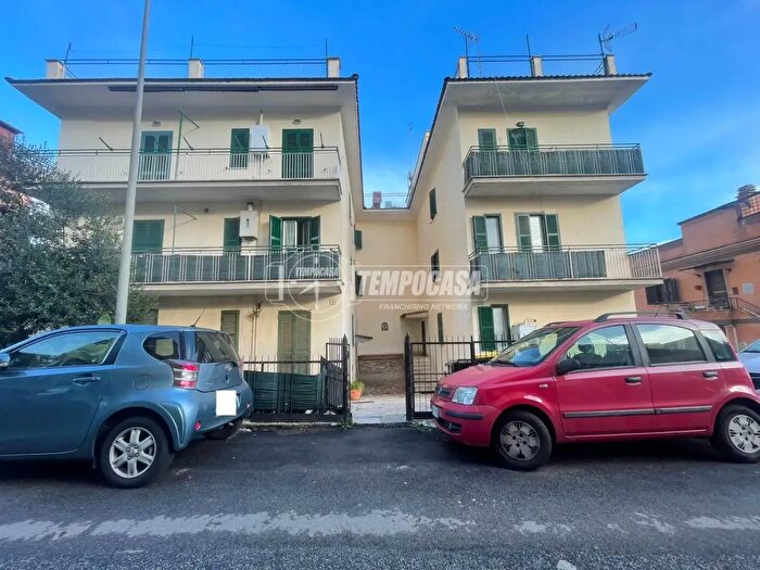 Appartamento bilocale in vendita in Via Angelo Rocca, Roma