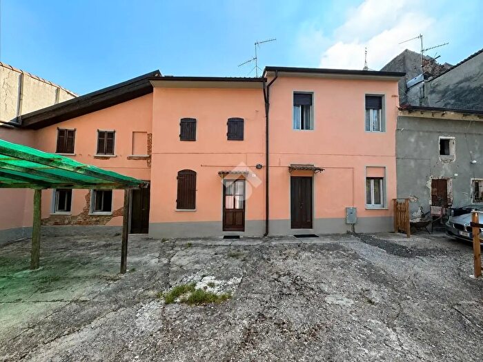 Casa con 5 locali in vendita in Frazione Castagnola, Montu' Beccaria