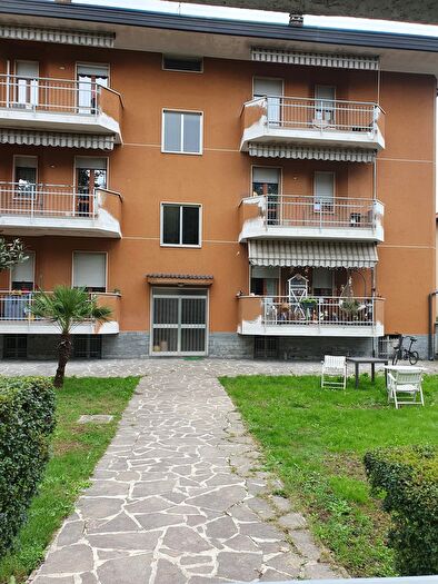 Appartamento quadrilocale in vendita in Garbagnate Milanese