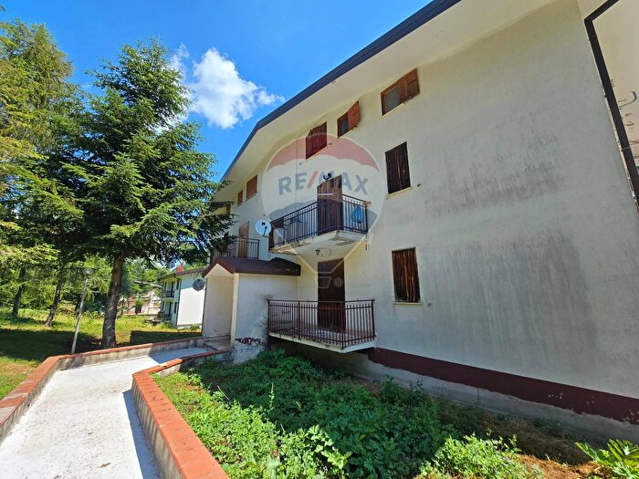 Appartamento trilocale in vendita in Via del Querceto, Pizzoferrato