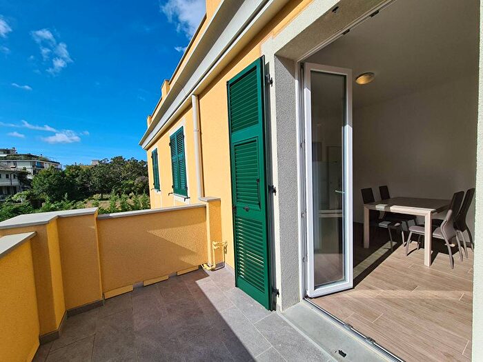 Appartamento trilocale in affitto in Via Domenico Viviani, Centro, Levanto