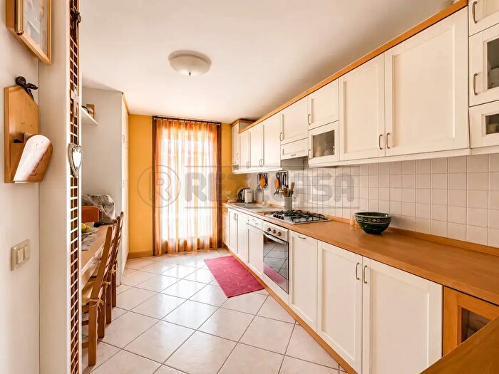 Casa con 6 locali in vendita in Via Rivana, Sandrigo