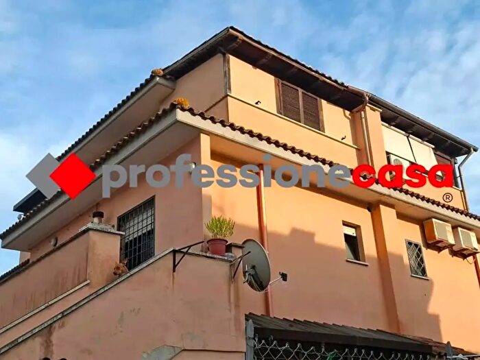Casa bilocale in vendita in Via Taro, Pomezia