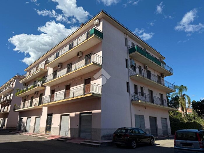 Appartamento quadrilocale in vendita in Via Mario Carbonaro, Riposto