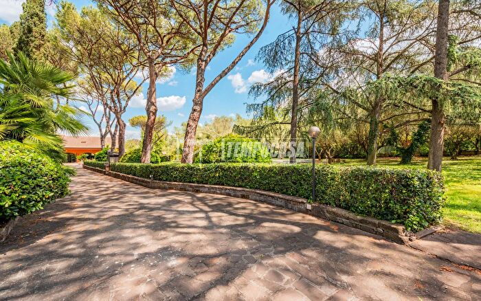 Casa con 10 locali in vendita in Via Casali delle Cornacchiole, Roma