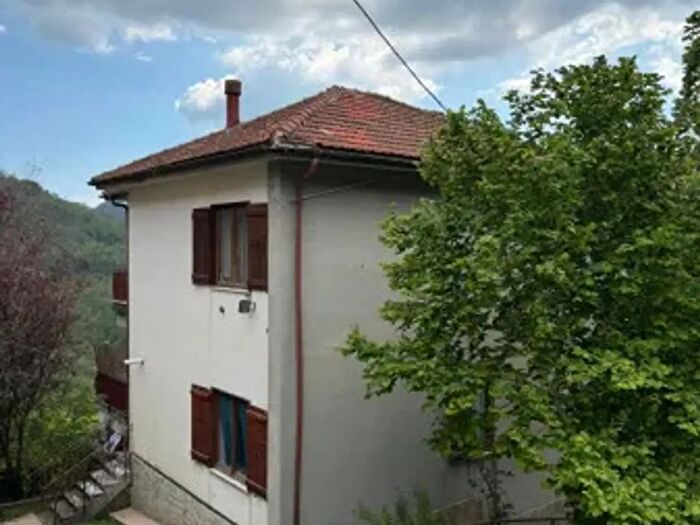 Casa con 6 locali in vendita in Piazza Scoffera, Davagna