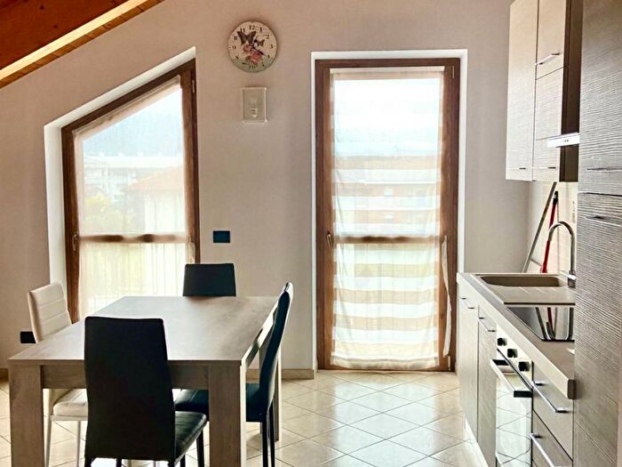 Casa trilocale in affitto in Via Franco Centro, San Cassiano, Alba