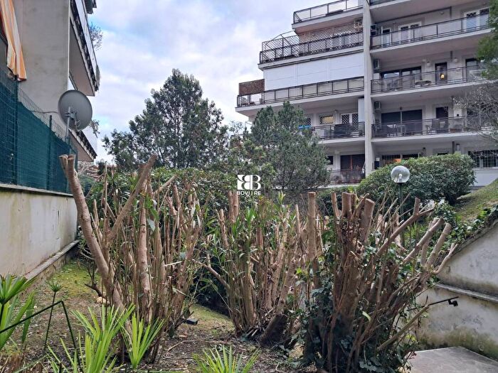 Appartamento quadrilocale in affitto in Via Tomba di Nerone, Tomba di Nerone, Roma