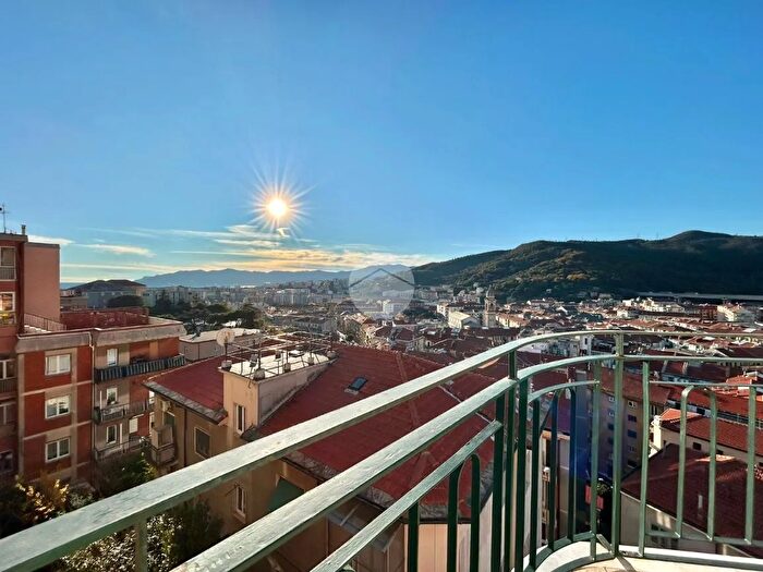 Appartamento con 5 locali in vendita in Via Pippo Garibaldi, Savona