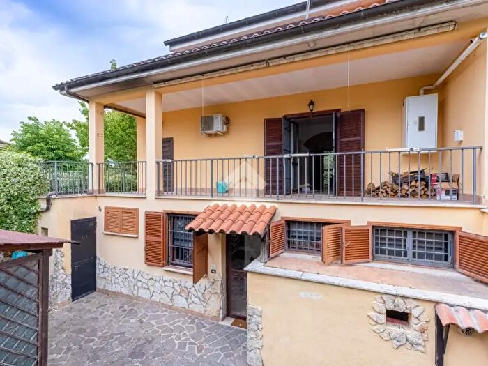 Casa con 11 locali in vendita in Via K Adenauer, Anguillara Sabazia