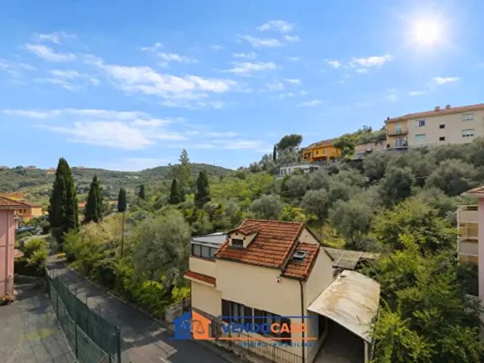 Appartamento trilocale in vendita in Via del Cantalupo, Imperia