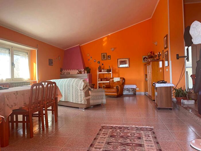 Casa con 6 locali in vendita in Via Montelanico, Segni