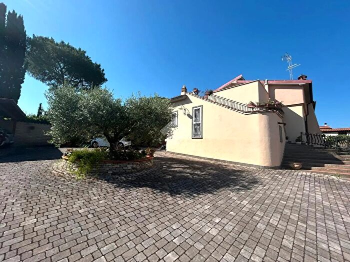 Appartamento trilocale in vendita in Roma