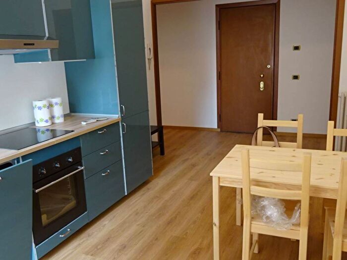 Appartamento trilocale in affitto in Via Nicola Antonio Porpora, Casoretto, Milano