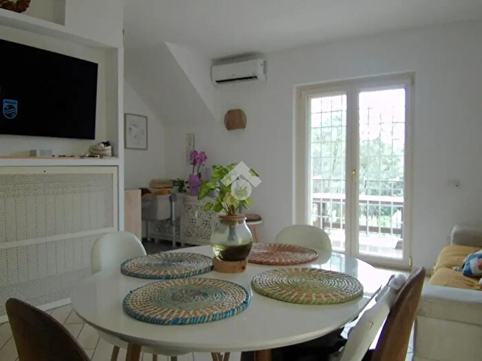 Appartamento trilocale in vendita in Via Vernio, Roma