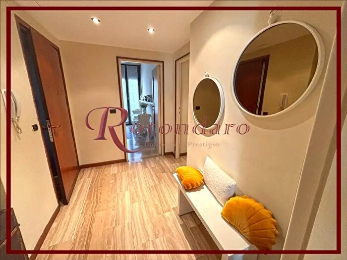 Appartamento trilocale in affitto in Via Giosuè Carducci, Milano